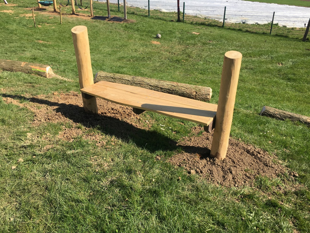 Natursitzbank aus Robinienholz