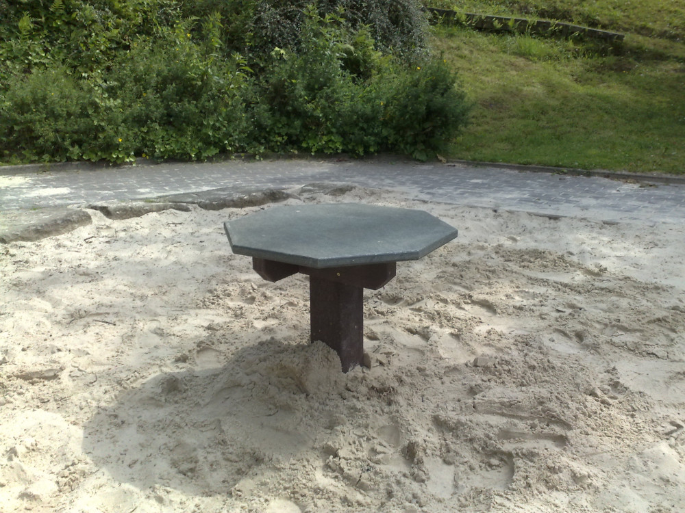 Sandspieltisch achteckig